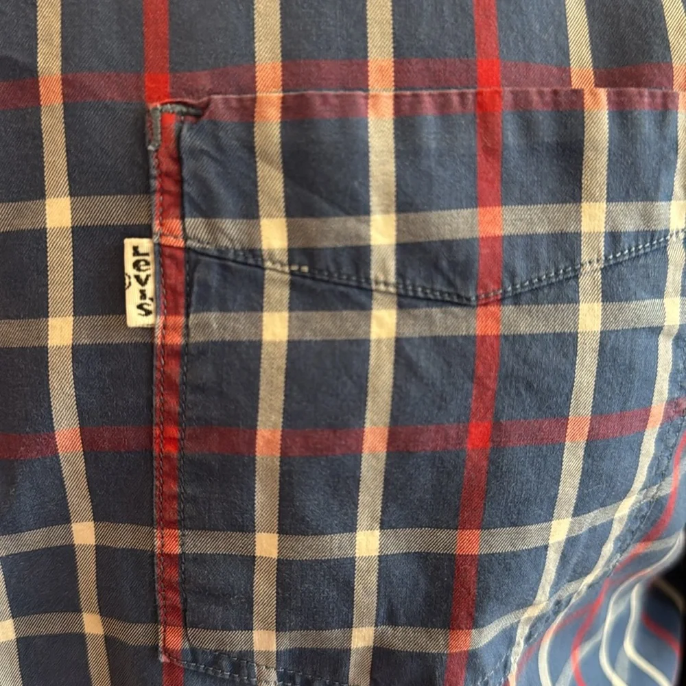 Levi’s Men's Blue Plaid‎ Shirt size Medium